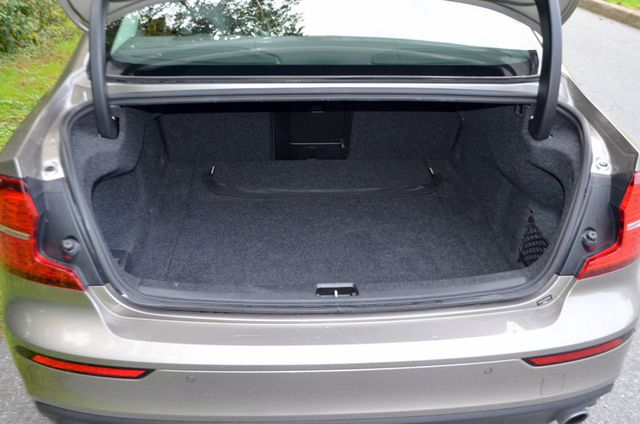 2019 Volvo S60 Low Mileage T6 Momentum / charming color - 22926548 - 24