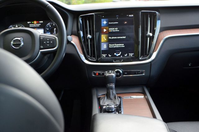 2019 Volvo S60 Low Mileage T6 Momentum / charming color - 22926548 - 33