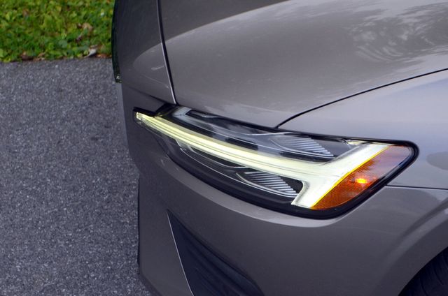 2019 Volvo S60 Low Mileage T6 Momentum / charming color - 22926548 - 5