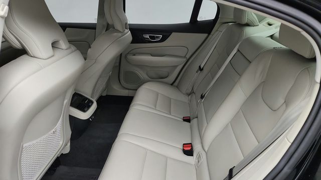 2019 Volvo S60 T5 FWD Inscription w/ Advanced Package & 19'' Wheels - 23087424 - 19