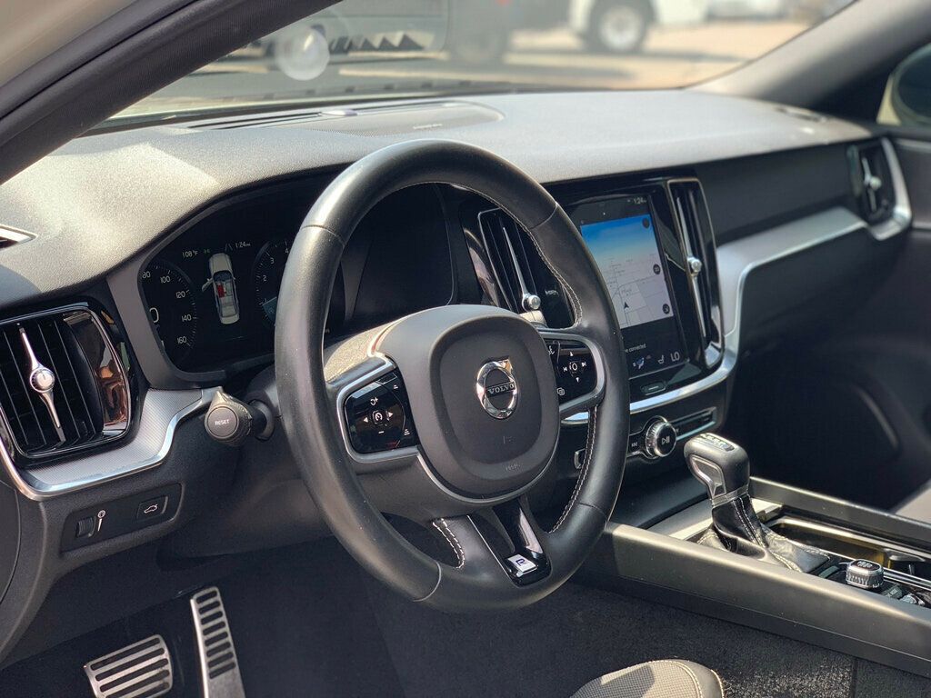 2019 Volvo S60 T5 R-Design photo 2