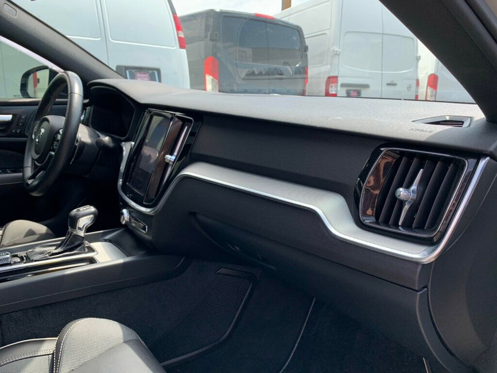 2019 Volvo S60 T5 R-Design photo 24