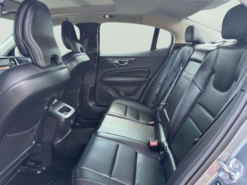 2019 Volvo S60 T6 AWD Momentum - 23038749 - 10