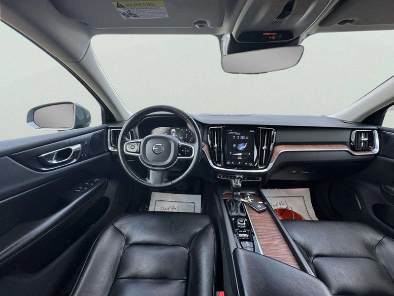 2019 Volvo S60 T6 AWD Momentum - 23038749 - 17