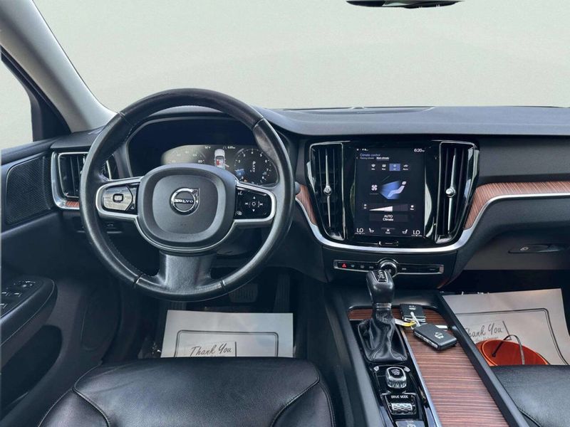 2019 Volvo S60 T6 AWD Momentum - 23038749 - 18