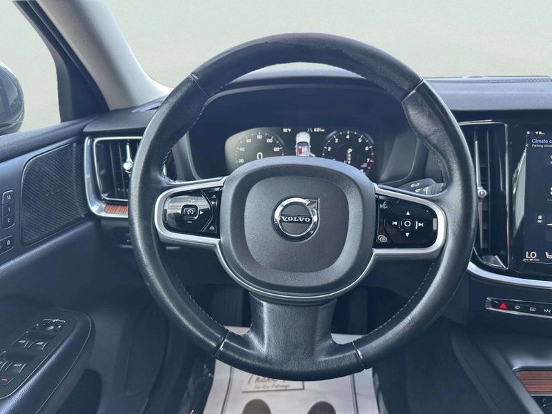 2019 Volvo S60 T6 AWD Momentum - 23038749 - 20