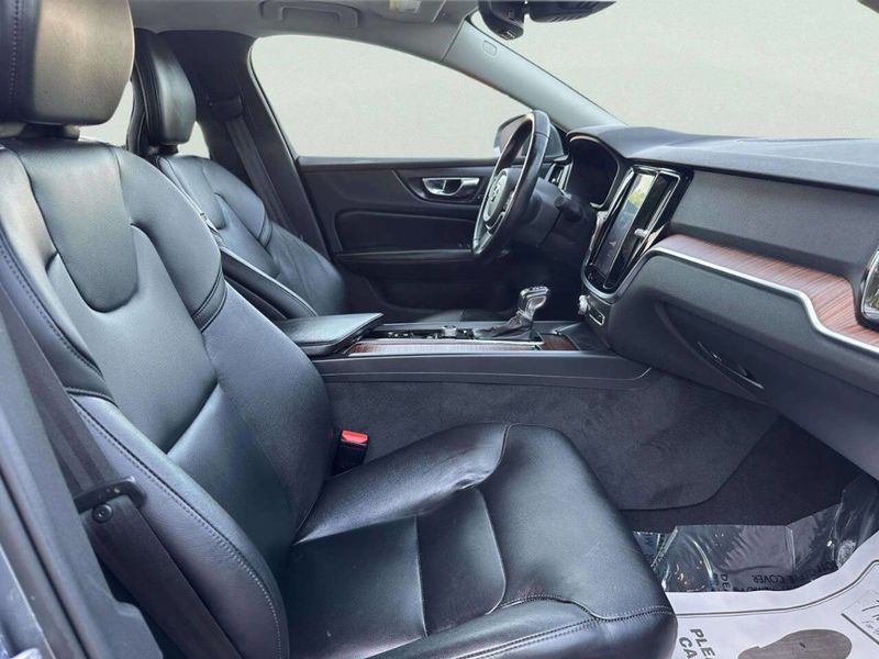 2019 Volvo S60 T6 AWD Momentum - 23038749 - 23