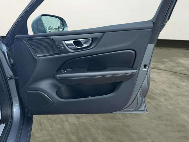 2019 Volvo S60 T6 AWD Momentum - 23038749 - 24