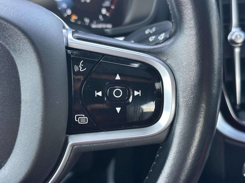 2019 Volvo S60 T6 AWD Momentum - 23038749 - 29