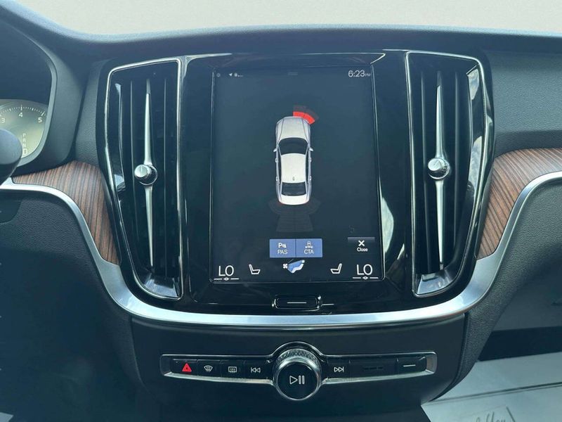 2019 Volvo S60 T6 AWD Momentum - 23038749 - 32