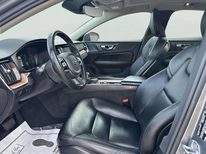 2019 Volvo S60 T6 AWD Momentum - 23038749 - 8