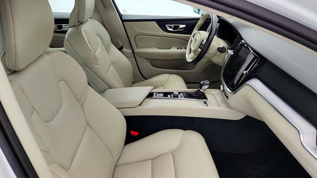 2019 Volvo S60 T6 AWD Momentum - 22965219 - 23