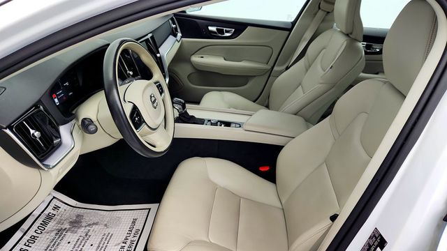 2019 Volvo S60 T6 AWD Momentum with Premium Package & Navigation System - 22965219 - 19