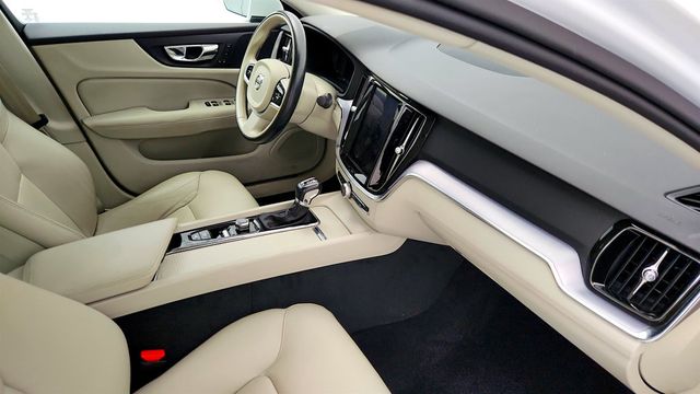 2019 Volvo S60 T6 AWD Momentum with Premium Package & Navigation System - 22965219 - 24