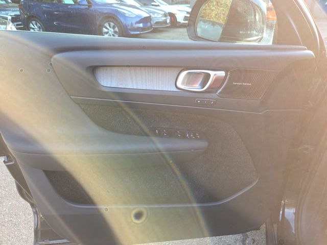 2019 Volvo XC40 T4 FWD Inscription - 22979153 - 16