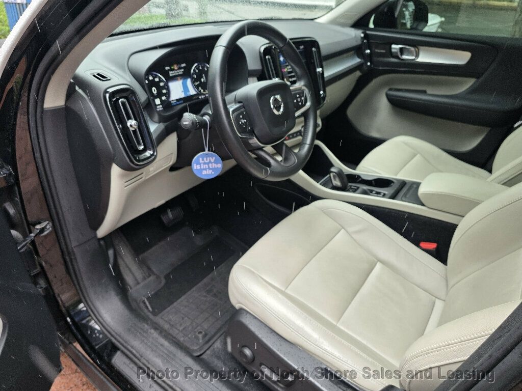 2019 Volvo XC40 T4 FWD Momentum - 23098483 - 30