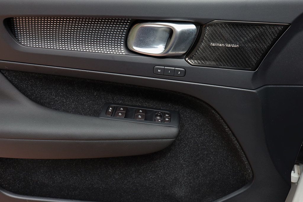 2019 Volvo XC40 T4 FWD R-Design - 22981626 - 25