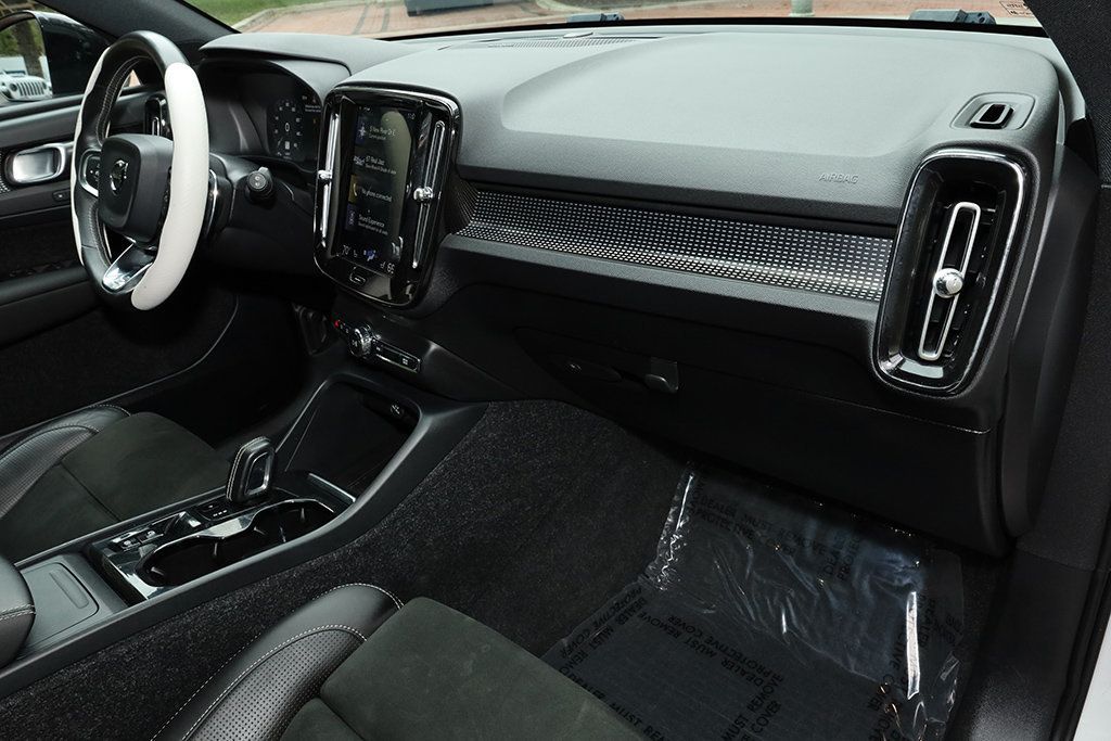 2019 Volvo XC40 T4 FWD R-Design - 22981626 - 37