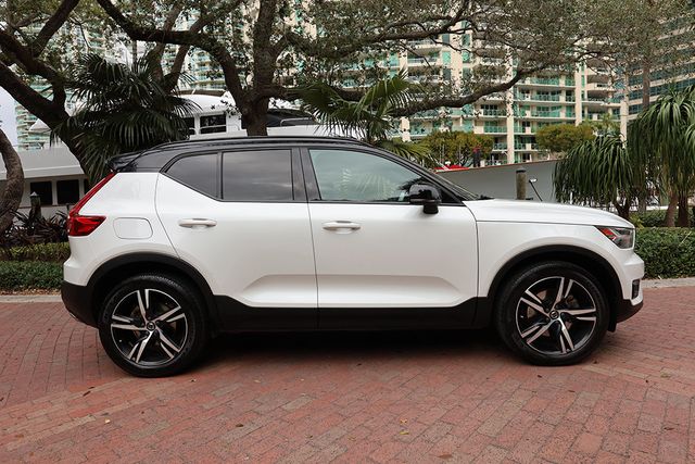 2019 Volvo XC40 T4 FWD R-Design - 22981626 - 3