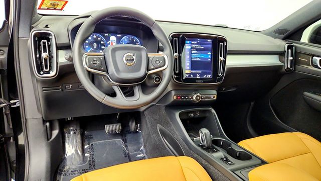 2019 Volvo XC40 T5 AWD Momentum w/ Premium, Vision & Multimedia Pkgs - 23085565 - 12