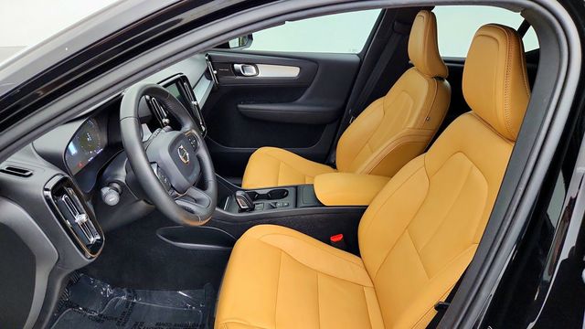 2019 Volvo XC40 T5 AWD Momentum w/ Premium, Vision & Multimedia Pkgs - 23085565 - 18