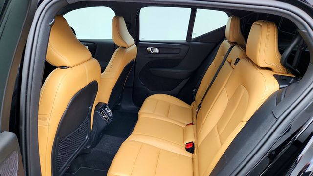 2019 Volvo XC40 T5 AWD Momentum w/ Premium, Vision & Multimedia Pkgs - 23085565 - 19