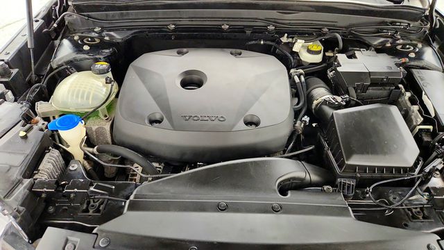 2019 Volvo XC40 T5 AWD Momentum w/ Premium, Vision & Multimedia Pkgs - 23085565 - 25