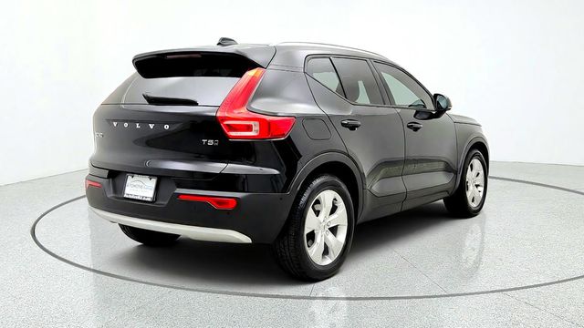 2019 Volvo XC40 T5 AWD Momentum w/ Premium, Vision & Multimedia Pkgs - 23085565 - 4