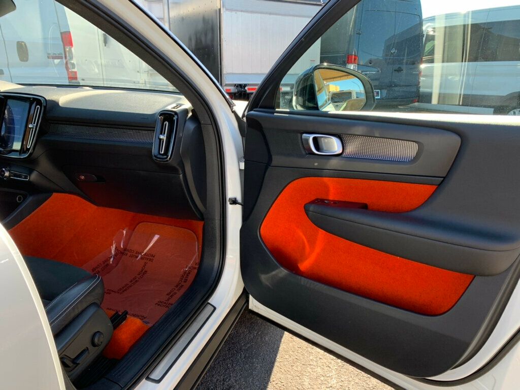 2019 Volvo XC40 T5 AWD R-Design - 22952119 - 19