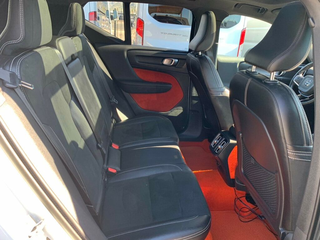 2019 Volvo XC40 T5 AWD R-Design - 22952119 - 33