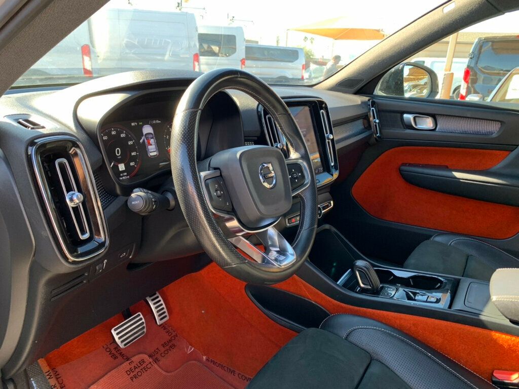 2019 Volvo XC40 T5 AWD R-Design - 22952119 - 3