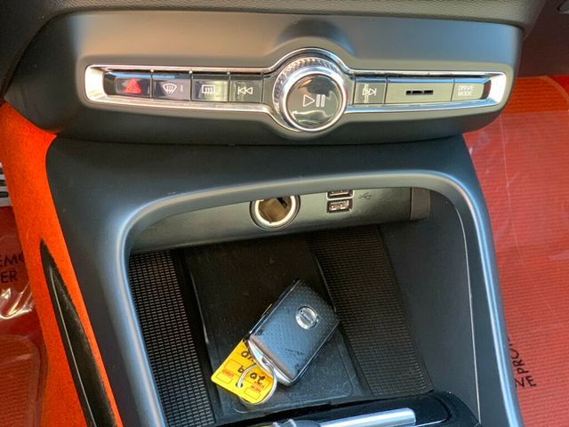 2019 Volvo XC40 T5 AWD R-Design - 22952119 - 46