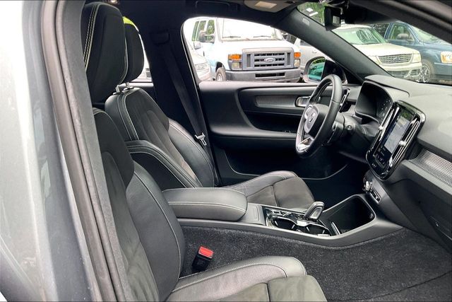 2019 Volvo XC40 T5 AWD R-Design - 23031206 - 11