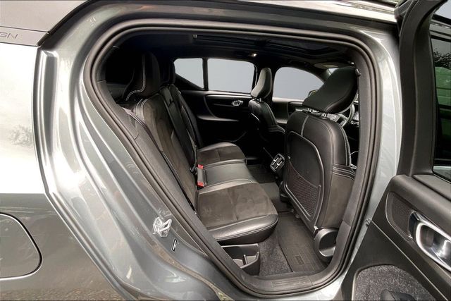2019 Volvo XC40 T5 AWD R-Design - 23031206 - 14
