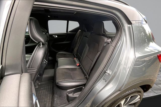 2019 Volvo XC40 T5 AWD R-Design - 23031206 - 17