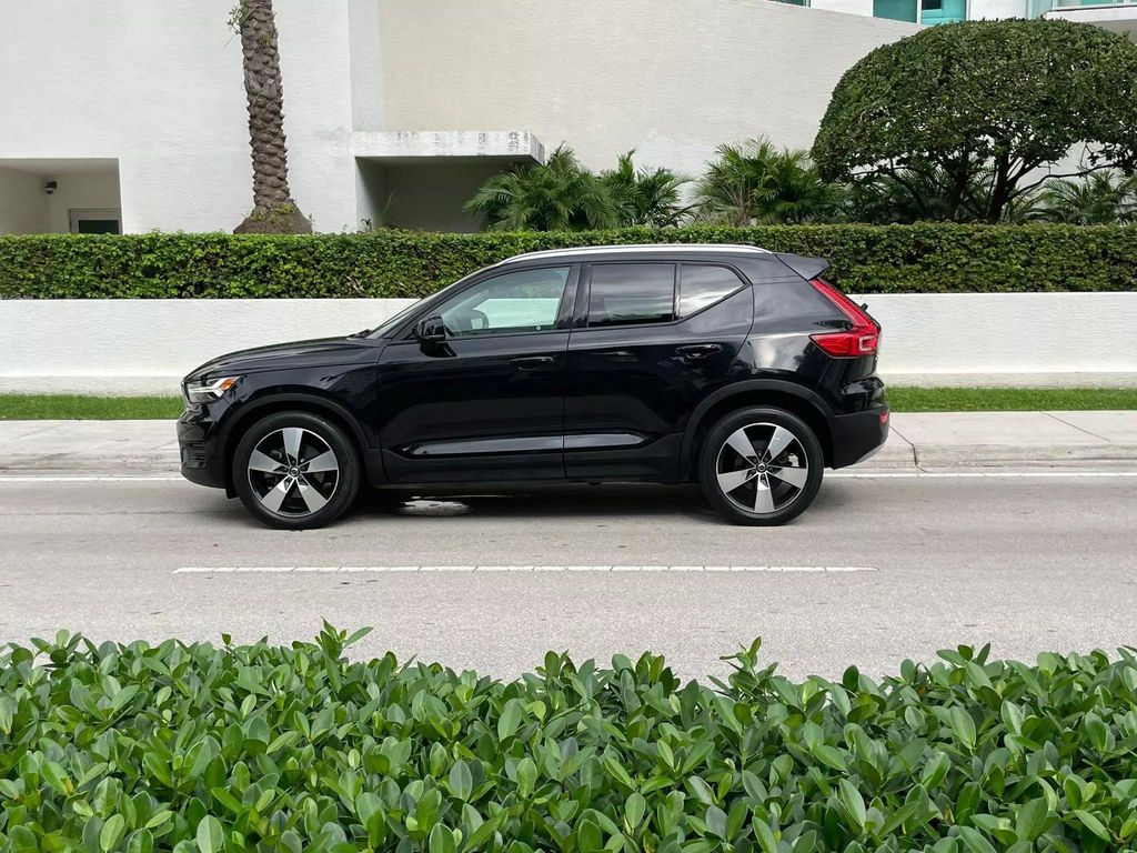 2019 Volvo XC40 T5 Momentum Sport Utility 4D - 22289176 - 12