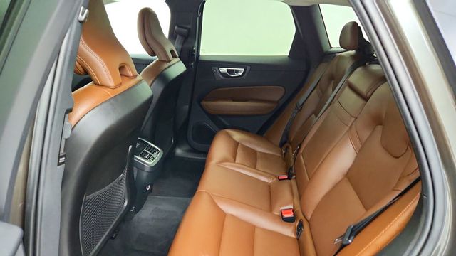 2019 Volvo XC60 T5 AWD Inscription w/ Advanced Pkg, 20'' Wheels & Heated Rear - 23101974 - 20