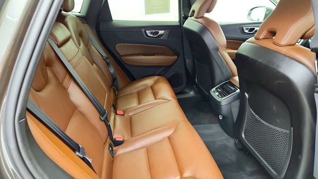 2019 Volvo XC60 T5 AWD Inscription w/ Advanced Pkg, 20'' Wheels & Heated Rear - 23101974 - 22