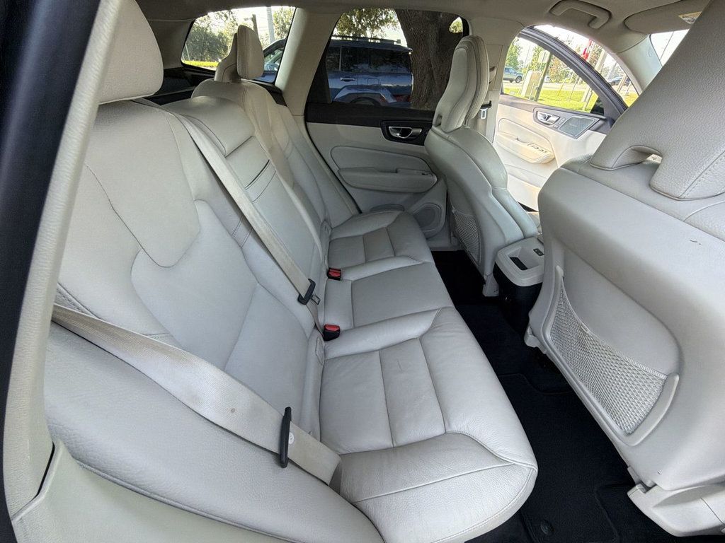 Volvo XC60 photo 22