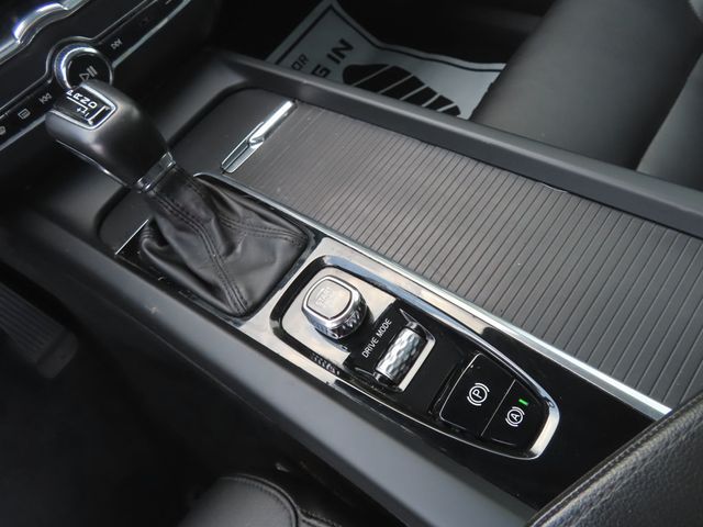 2019 Volvo XC60 T5 AWD Momentum - 22862434 - 40