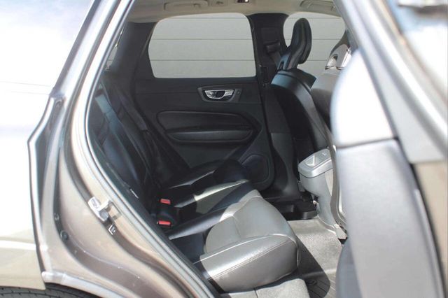 2019 Volvo XC60 T5 AWD Momentum - 22926407 - 14