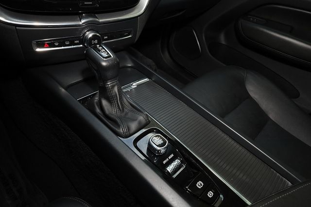 2019 Volvo XC60 T5 AWD Momentum - 23093037 - 52