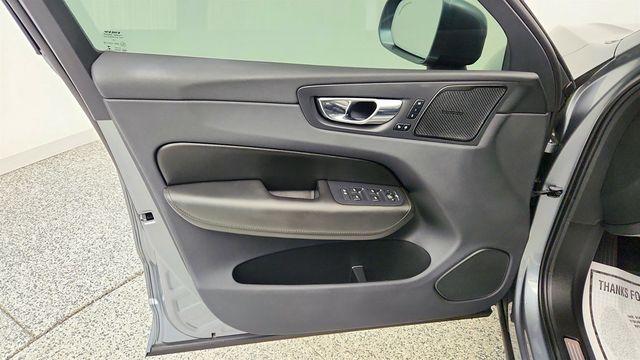 2019 Volvo XC60 T5 AWD Momentum w/ Multimedia & Premium Packages + 20'' Wheels - 23005792 - 10