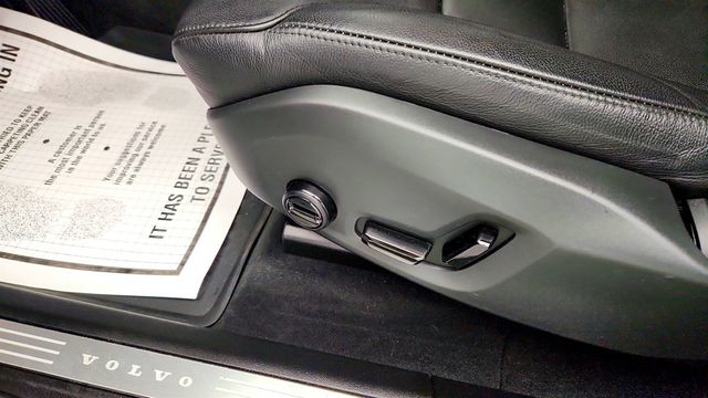2019 Volvo XC60 T5 AWD Momentum w/ Multimedia & Premium Packages + 20'' Wheels - 23005792 - 11
