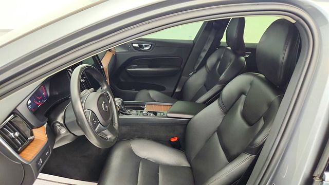 2019 Volvo XC60 T5 AWD Momentum w/ Multimedia & Premium Packages + 20'' Wheels - 23005792 - 20