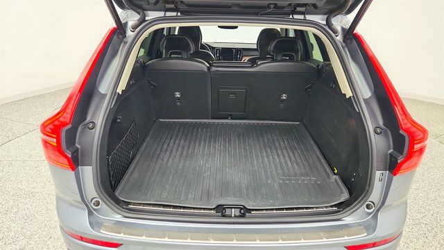 2019 Volvo XC60 T5 AWD Momentum w/ Multimedia & Premium Packages + 20'' Wheels - 23005792 - 22