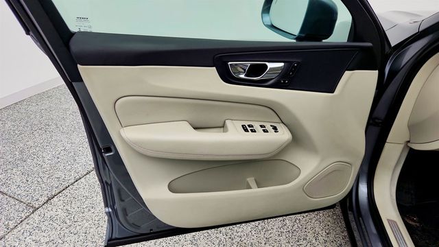 2019 Volvo XC60 T5 AWD Momentum w/ Premium Package, Navigation & 20'' Wheels - 23011318 - 10