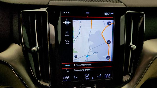 2019 Volvo XC60 T5 AWD Momentum w/ Premium Package, Navigation & 20'' Wheels - 23011318 - 17