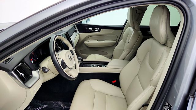 2019 Volvo XC60 T5 AWD Momentum w/ Premium Package, Navigation & 20'' Wheels - 23011318 - 18
