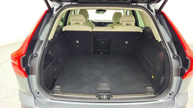 2019 Volvo XC60 T5 AWD Momentum w/ Premium Package, Navigation & 20'' Wheels - 23011318 - 20